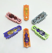 Load image into Gallery viewer, LookAtMeow //  Fast Moving Micro Robotic Bug- Cat Toy