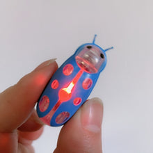 Load image into Gallery viewer, LookAtMeow //  Fast Moving Micro Robotic Bug- Cat Toy