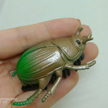 Load image into Gallery viewer, LookAtMeow //  Fast Moving Micro Robotic Bug- Cat Toy
